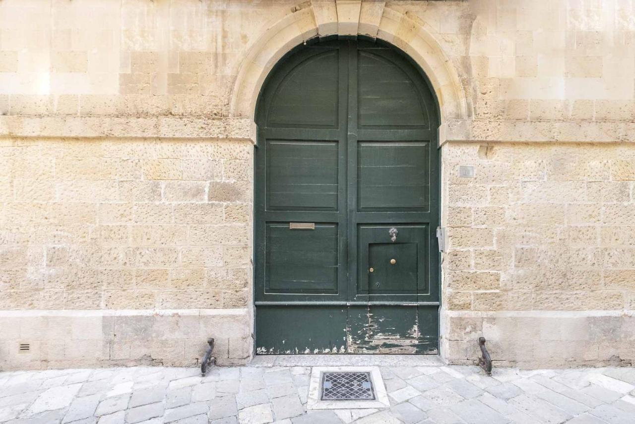 Terzo Campanello - Terrazza Nel Centro Storico Lecce Exterior foto